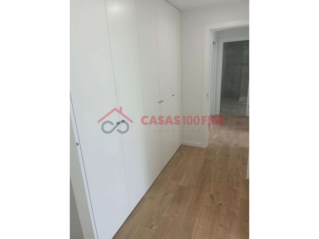 Apartamento T3 novo com varandas e vista castelo em Leiria-9