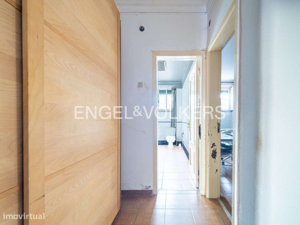 Apartamento para remodelação com estacionamento no Areeiro-10