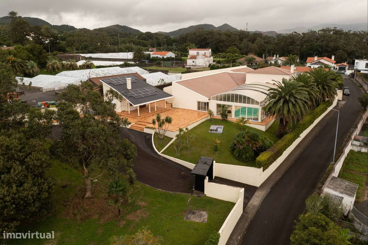 Luxuosa Moradia com 4 quartos localizada em Rosto do Cão - São Roque-52