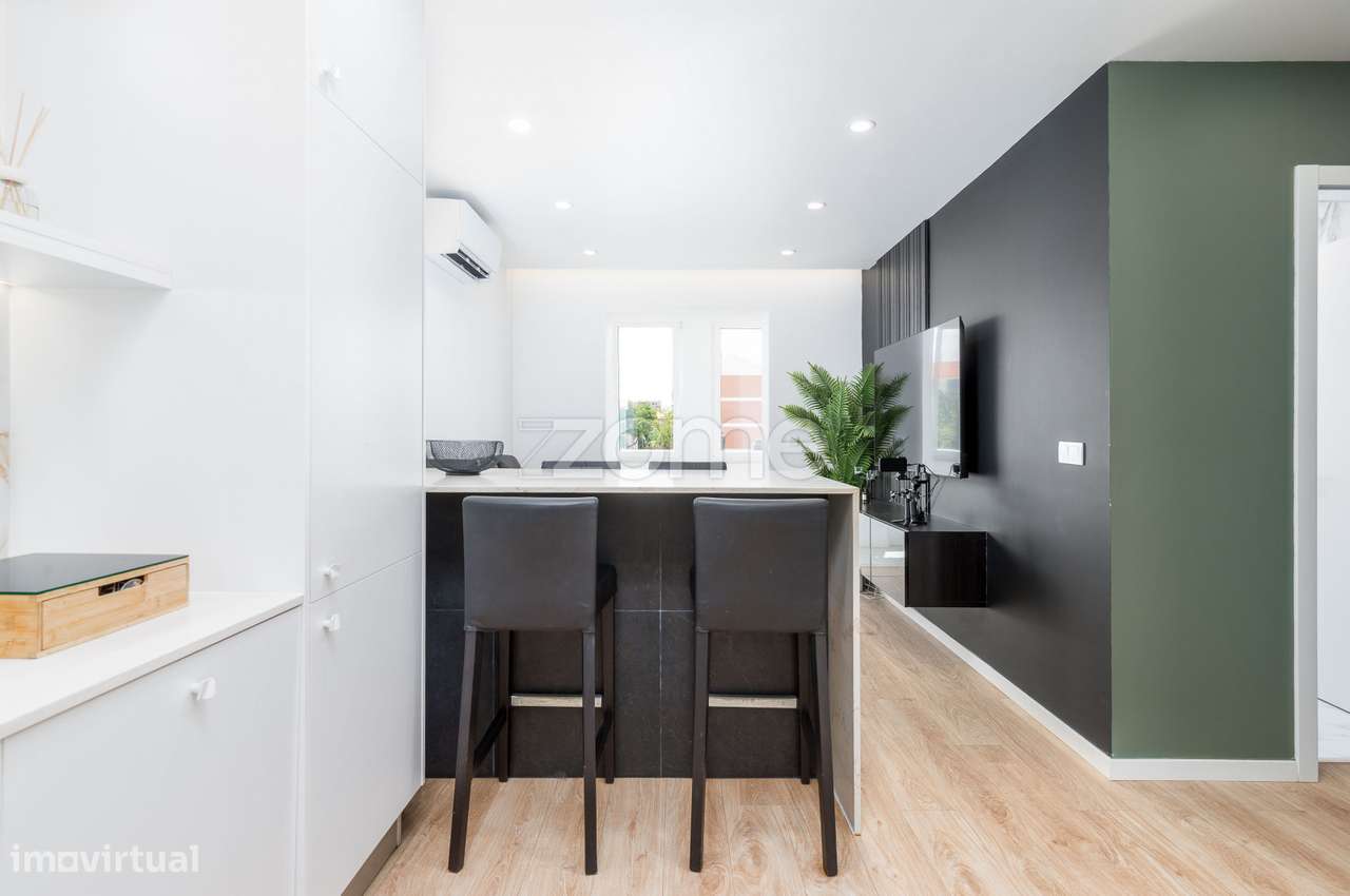 Apartamento T2 com logradouro e anexo.-10