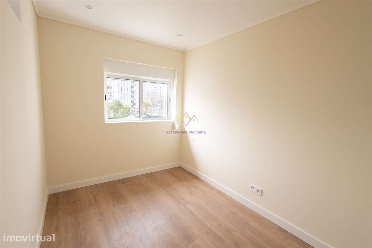 T3 Renovado Olivais com Vista Rio-7