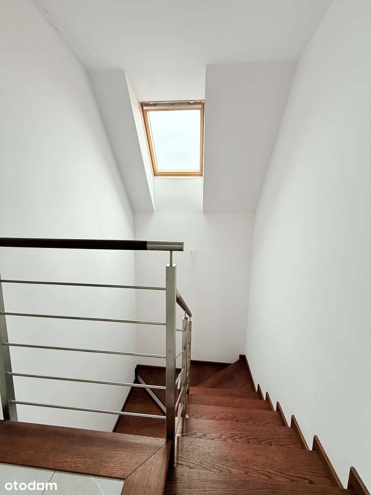 Przytulny dom z dużą działką w Klaudynie – idealny na rodzinne życie-8