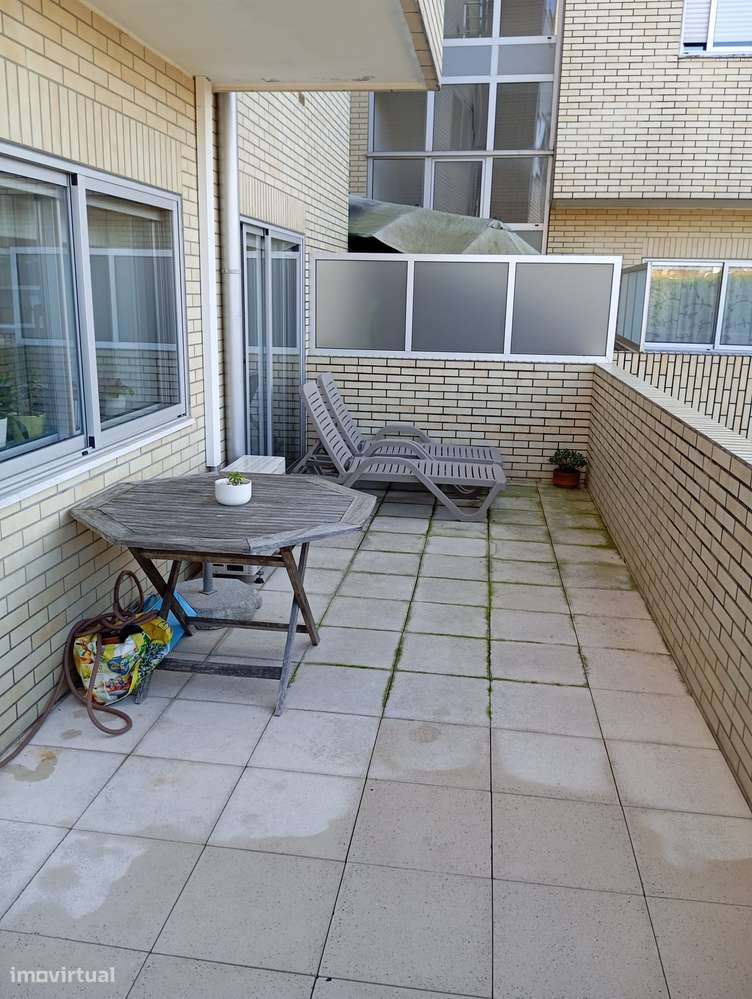 Fantástico apartamento T2 com terraço em condomínio fechado em Canelas-12