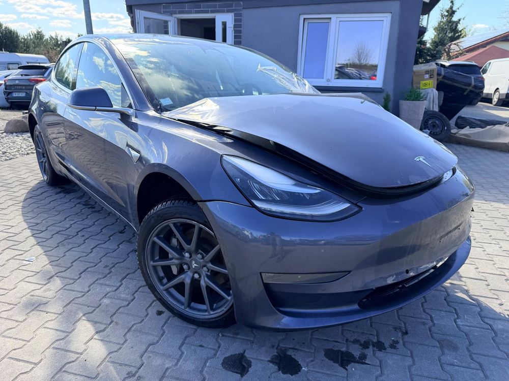 Tesla Model 3 Langstreckenbatterie Allradantrieb Dual Motor 2020