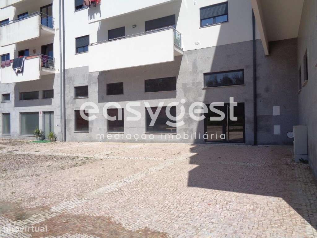 Loja com 102m2 localizada em Repeses - Viseu - Grande imagem: 3/4