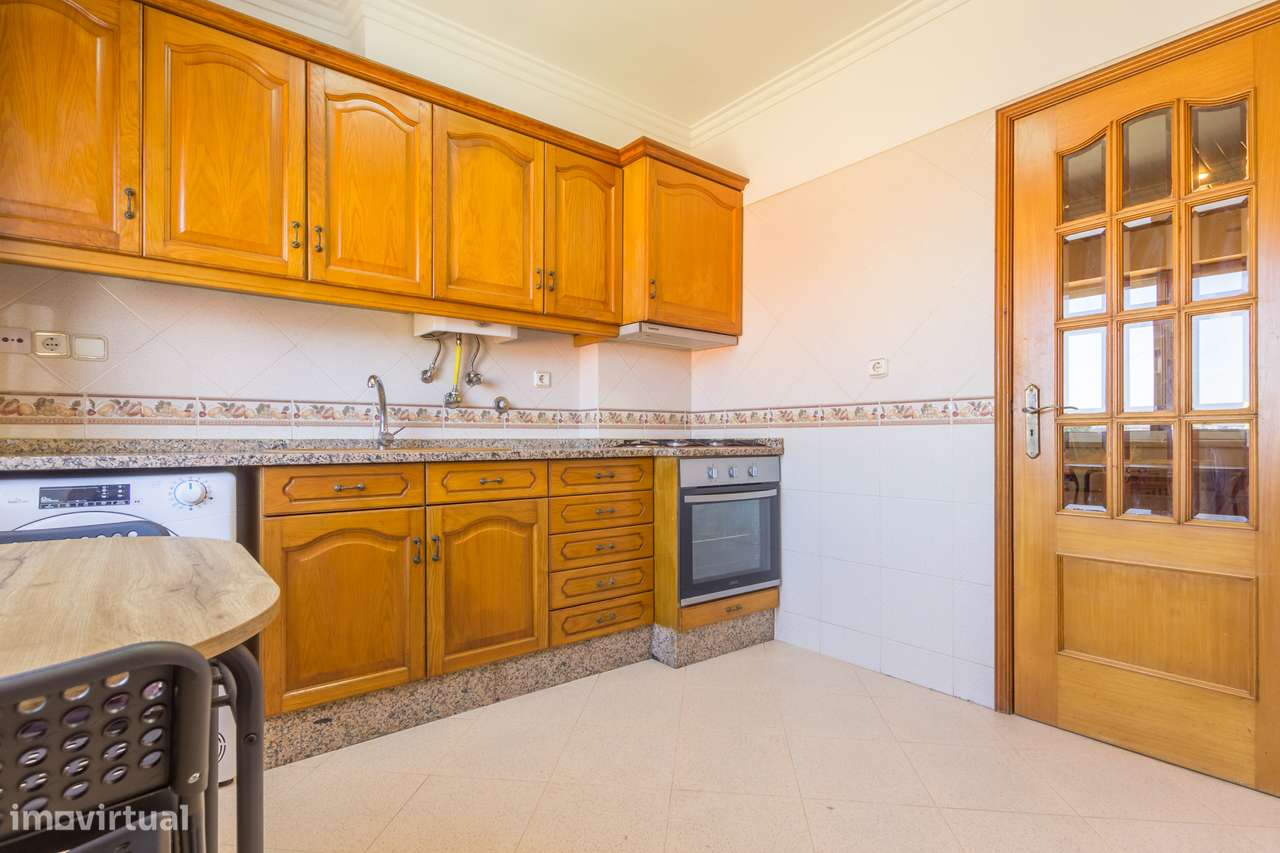 Apartamento T2 na Quinta Do Conde.-9