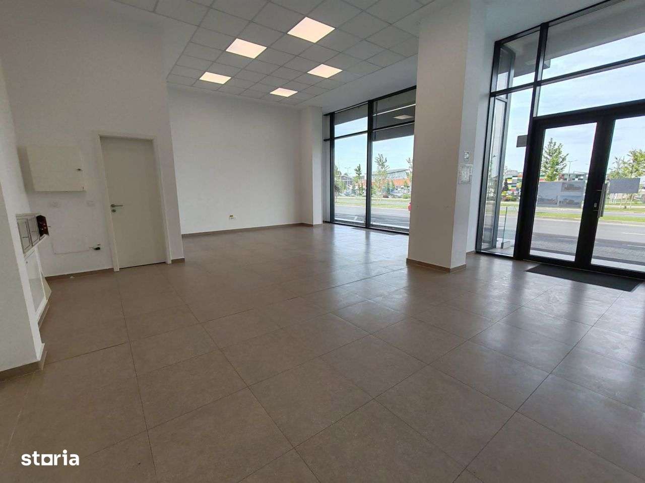 Spațiu Comercial în Coresi Avangarden - Imagine principală: 1/4