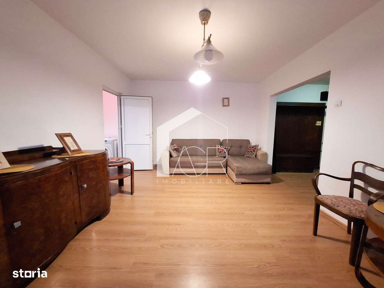Apartament cu 2 camere de vanzare, zona Central-0