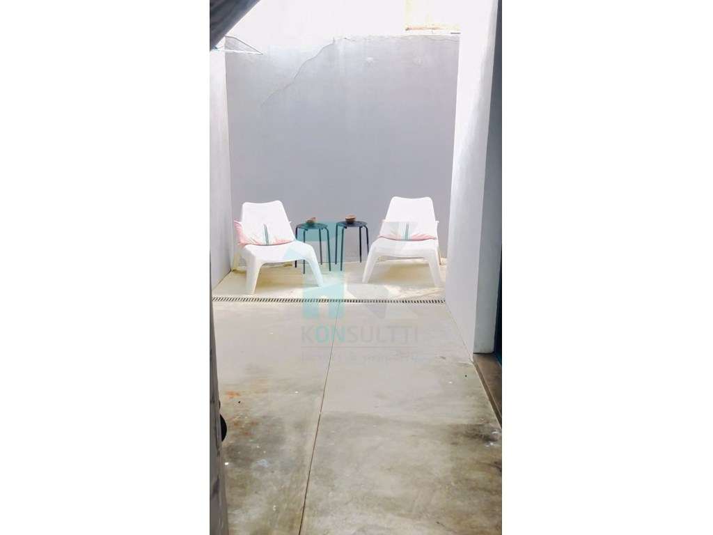 Moradia T3 + T2 em São João do Estoril - Alapraia-58