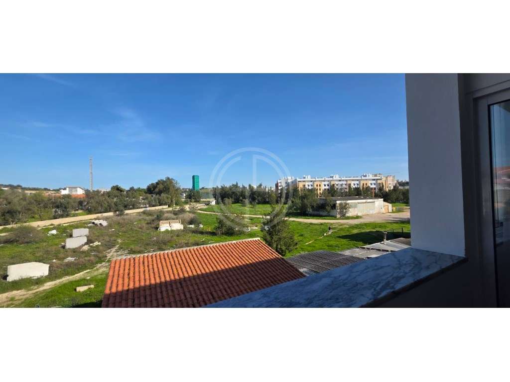 Apartamento T3 Renovado localizado em Loulé-18