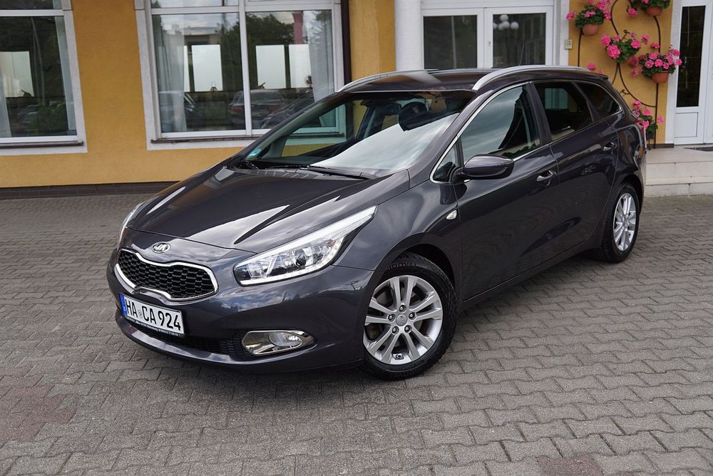 Kia Ceed II (2012-) 1.4 CVVT Dream Team Edition 2014