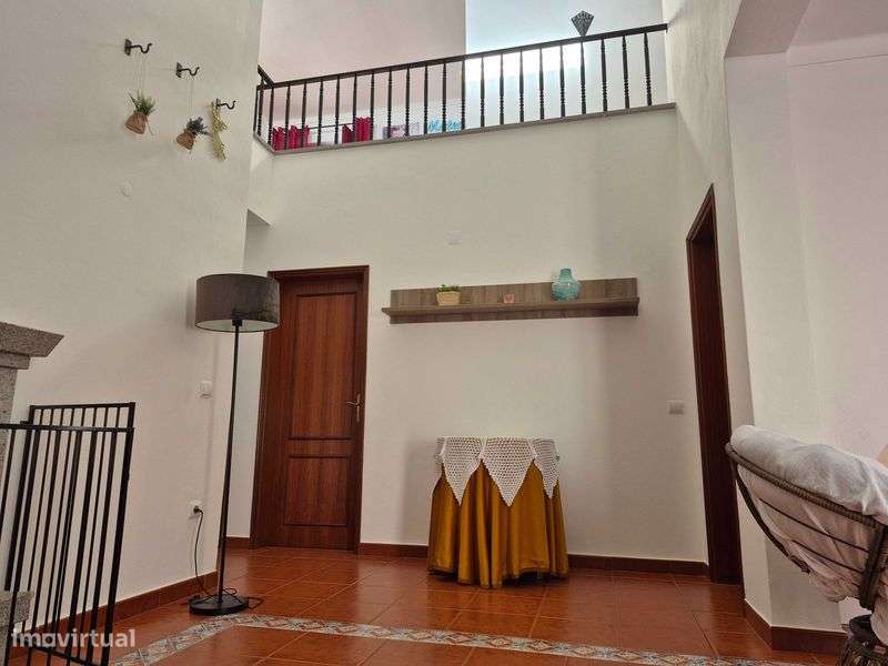 Vende-se moradia T4 com quintal e garagem - Grande imagem: 4/12