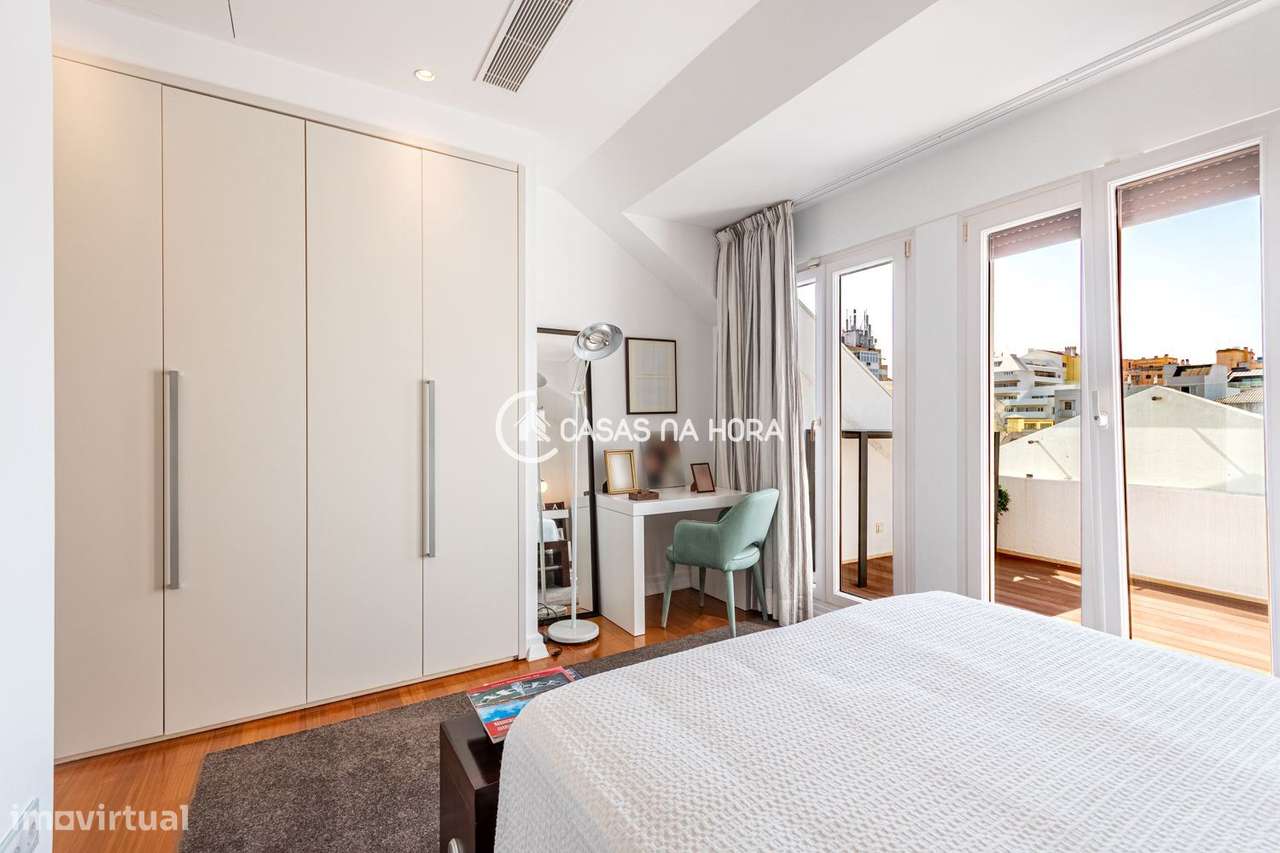 T4 Duplex com terraços e box para 3 viaturas na Avenida Visconde Va...-16