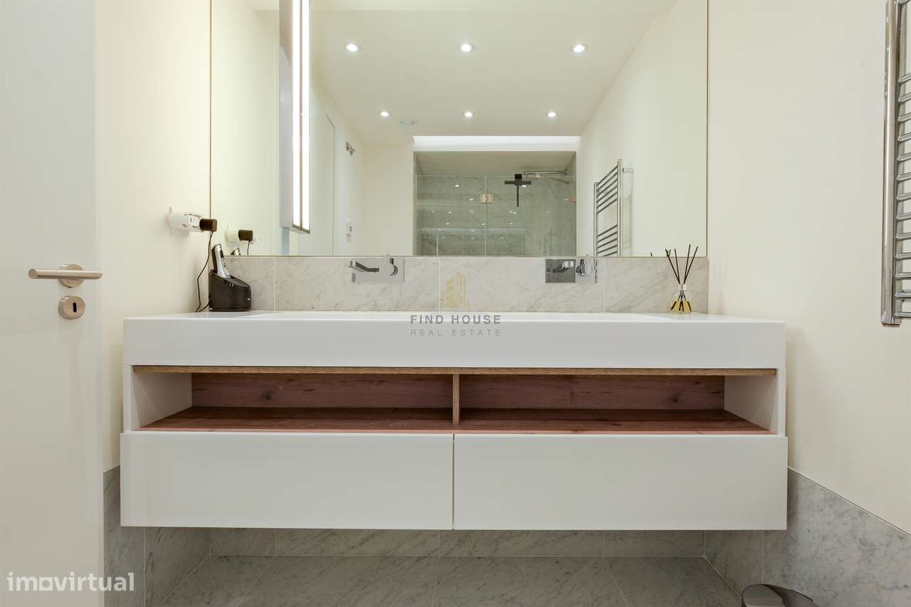 Apartamento T3 em condomínio privado, com terraços e garagem, no Prínc-35