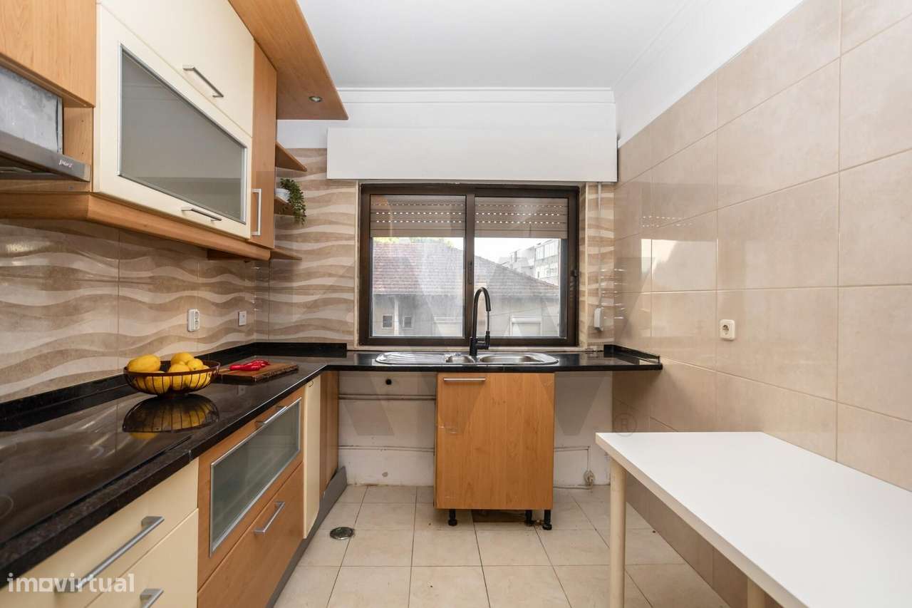 Apartamento T2 na Rua da Liberdade em Almada-7