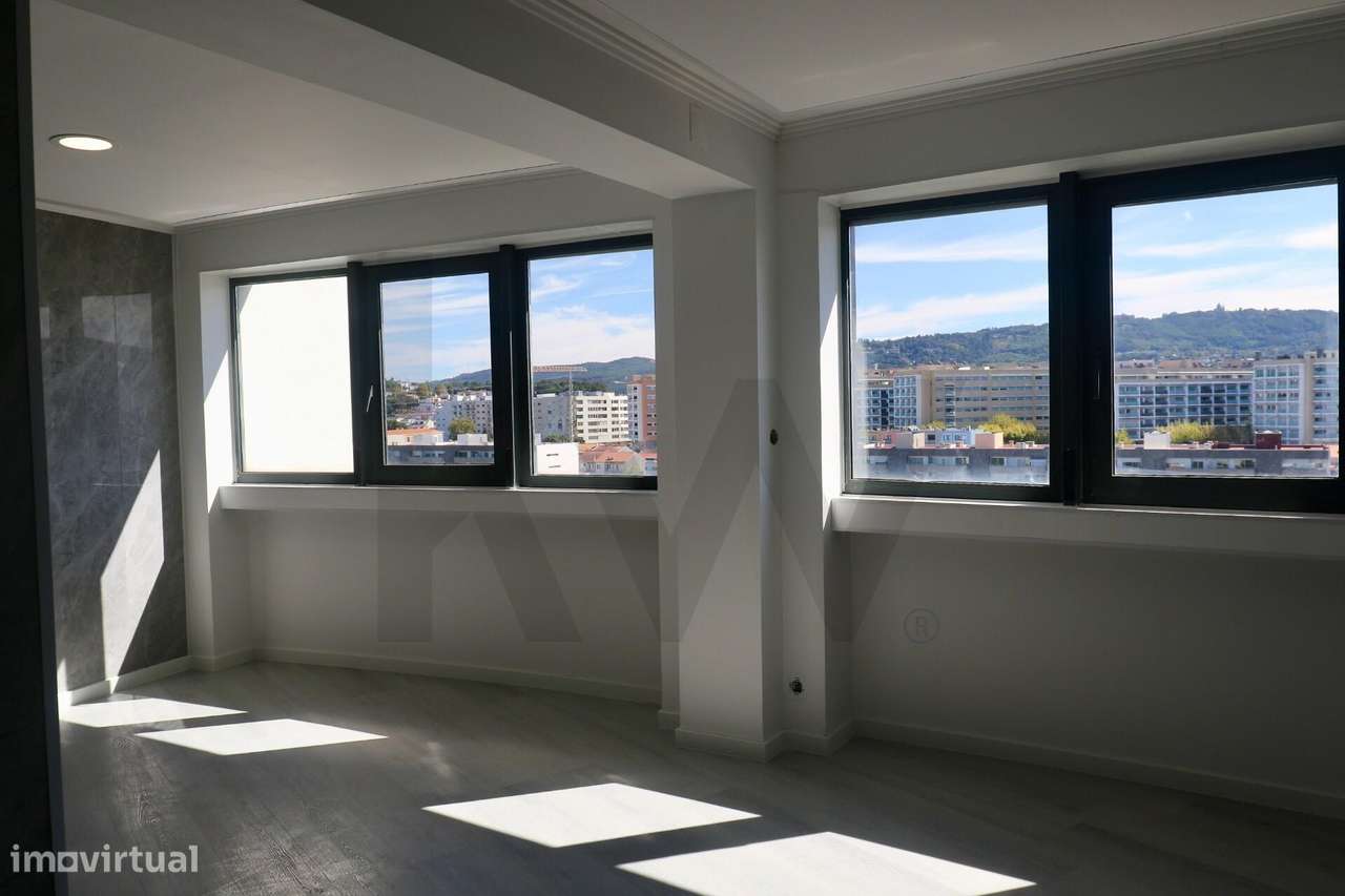 Apartamento T3 C/ Excelente Luminosidade Braga - Centro - Grande imagem: 2/29