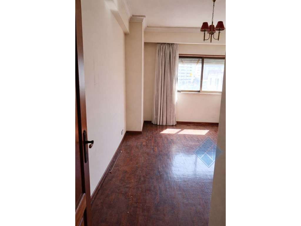 T4 no Areeiro | 180 m², Excelente Exposição Solar e Garagem Box + L...-14