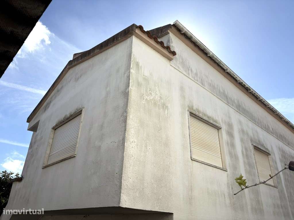 MORADIA PARA RECONSTRUÇÃO - GRANDE POTENCIAL DE VALORIZAÇÃO

Rua ...-11