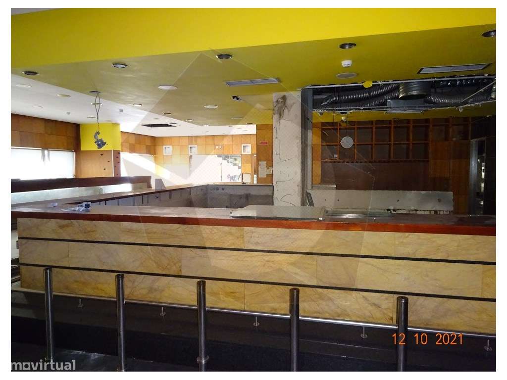 Restauração / Comércio -Parque Comercial Chiolo Maia-9