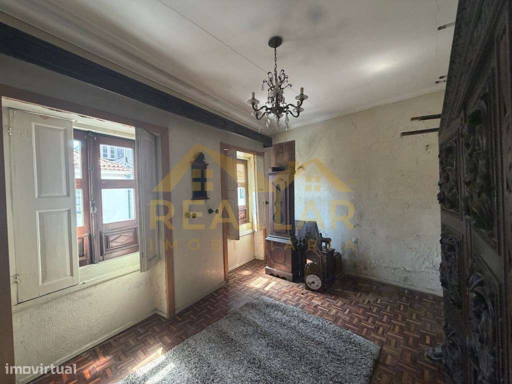 Oportunidade Única no Coração do Centro Histórico de Vila do Conde-16