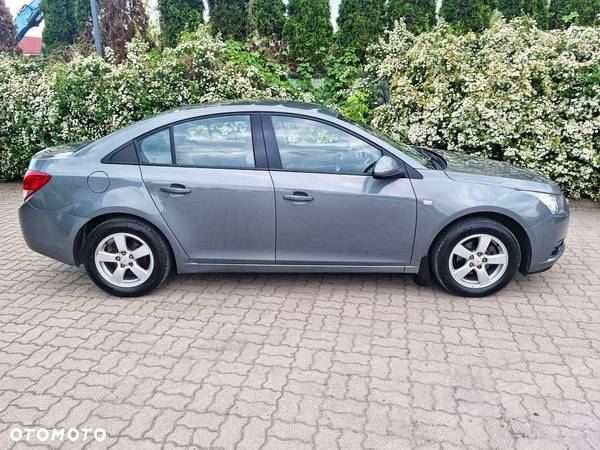 Chevrolet Cruze 1.6 LS - 13