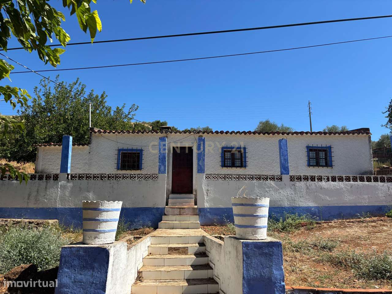 Quintinha com Moradia T2 + Armazém | 2ha vedados | Rio | Fruteiras | A-9