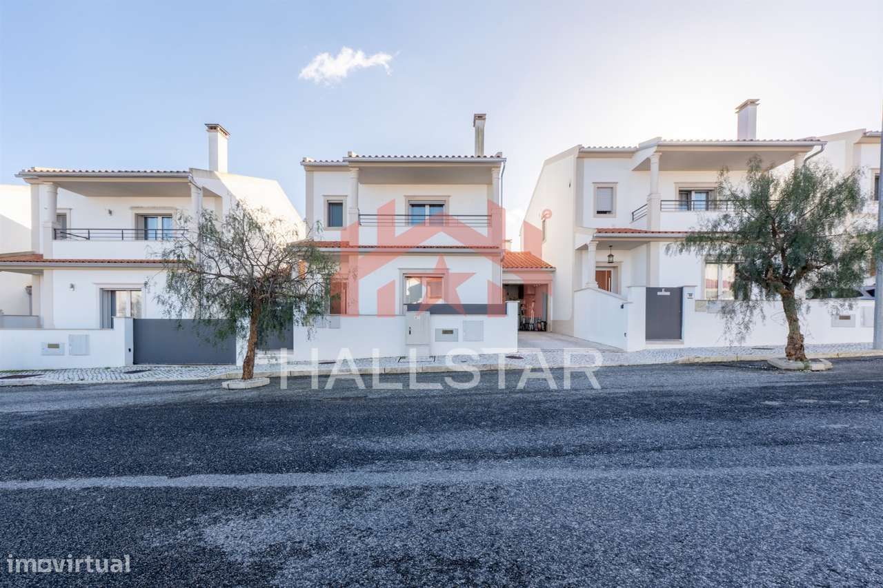 Moradia T4 / Jardim e Garagem / Cela-40