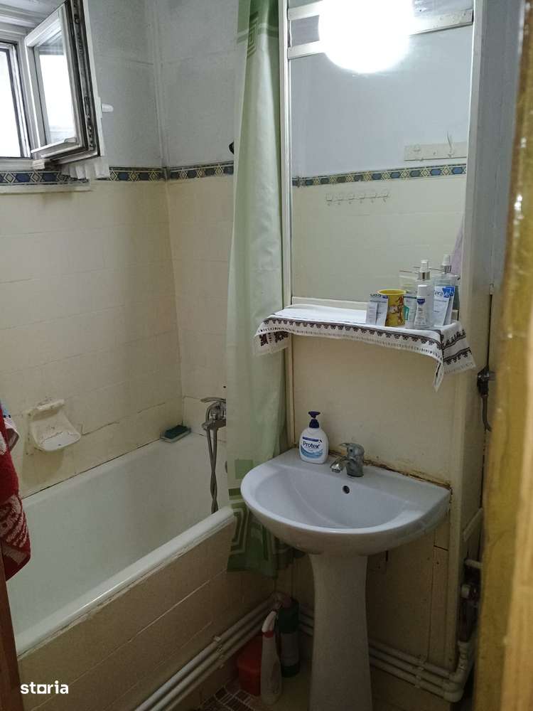 G.Enescu-Zona Spital-Apartament 3 camere decomandat,et.1,cu centrala.-5
