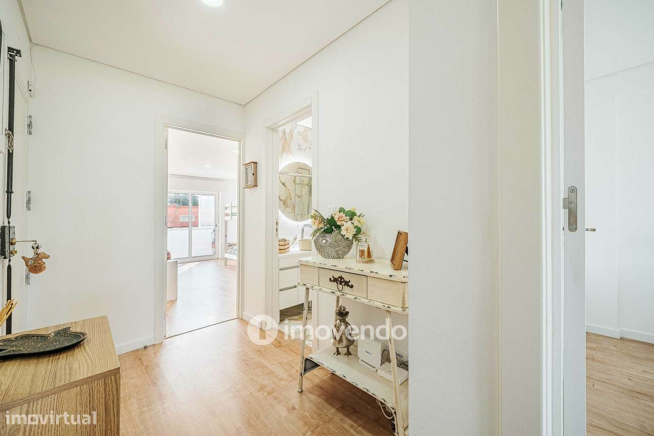 Apartamento T2 totalmente remodelado, com cozinha equipada, em Belas-20