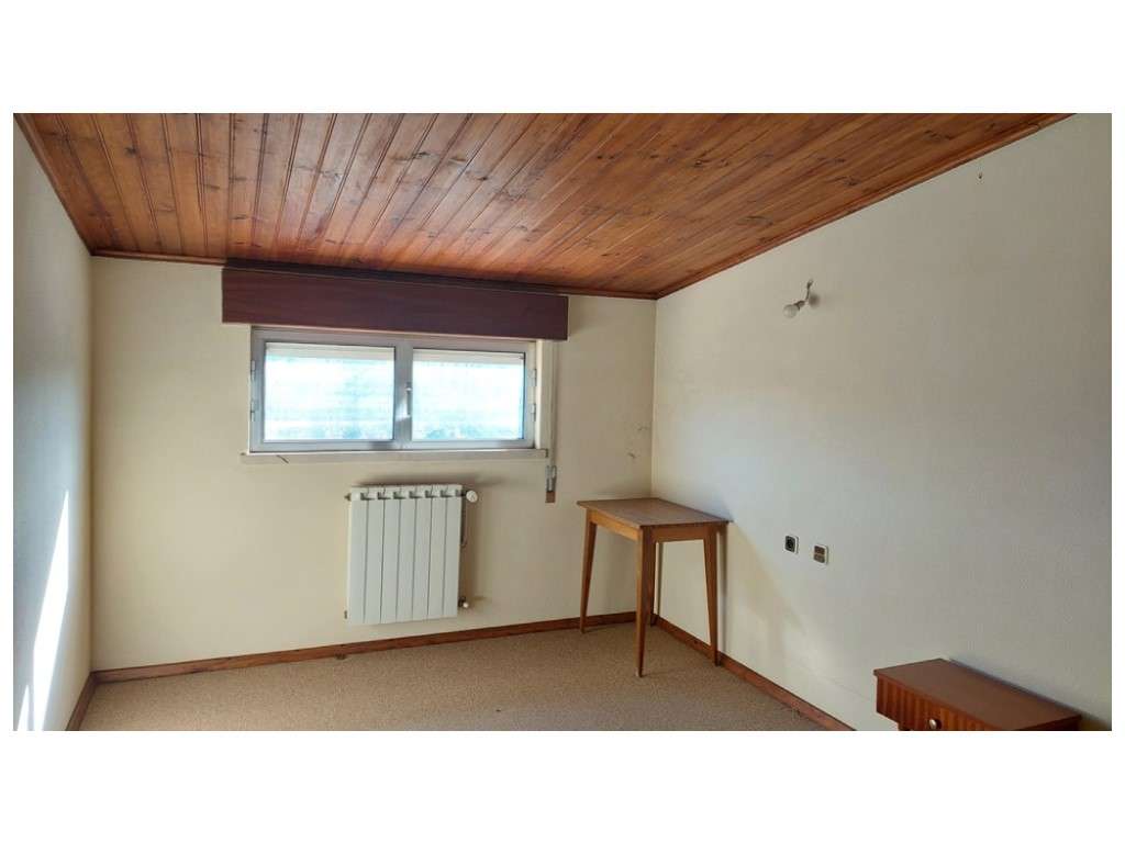 Moradia T3+3 individual no Lameiro - Carvide-34