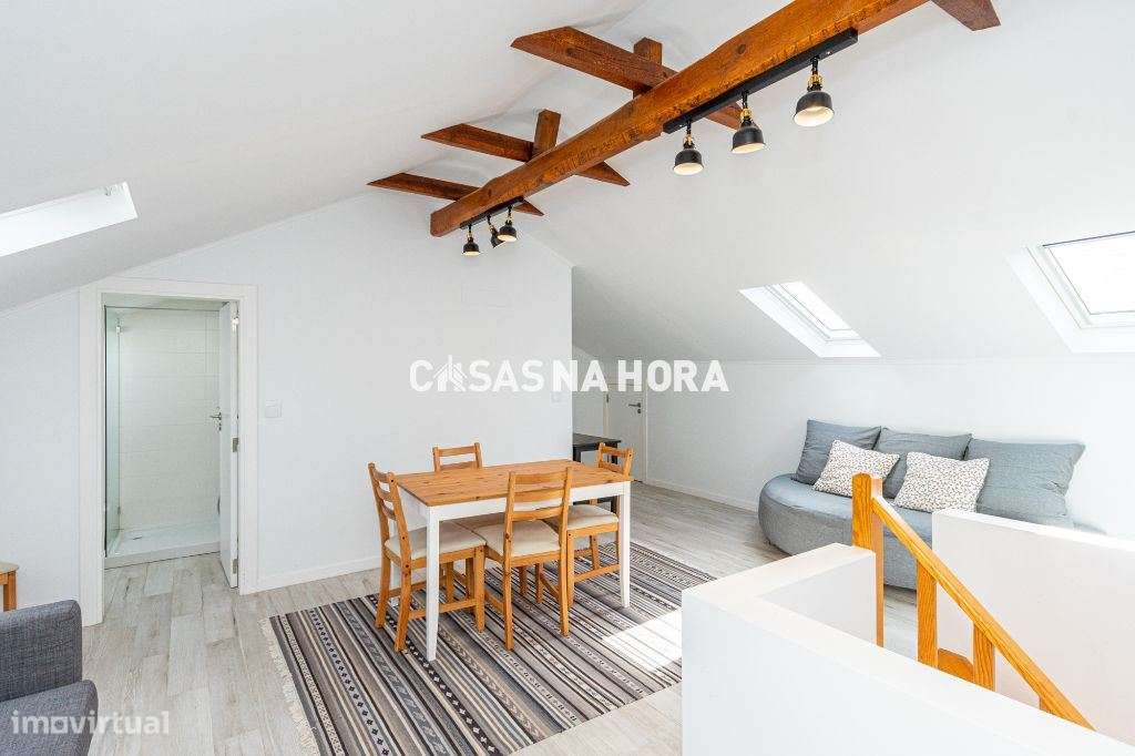 Duplex T2 + 1  renovado  e mobilado na Rua Soares dos Reis em Campo... - Grande imagem: 4/24