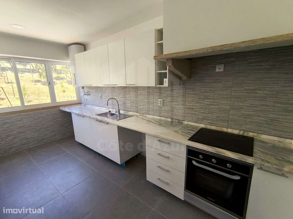 Apartamento T2 + 1 no centro de Sesimbra - Grande imagem: 2/14