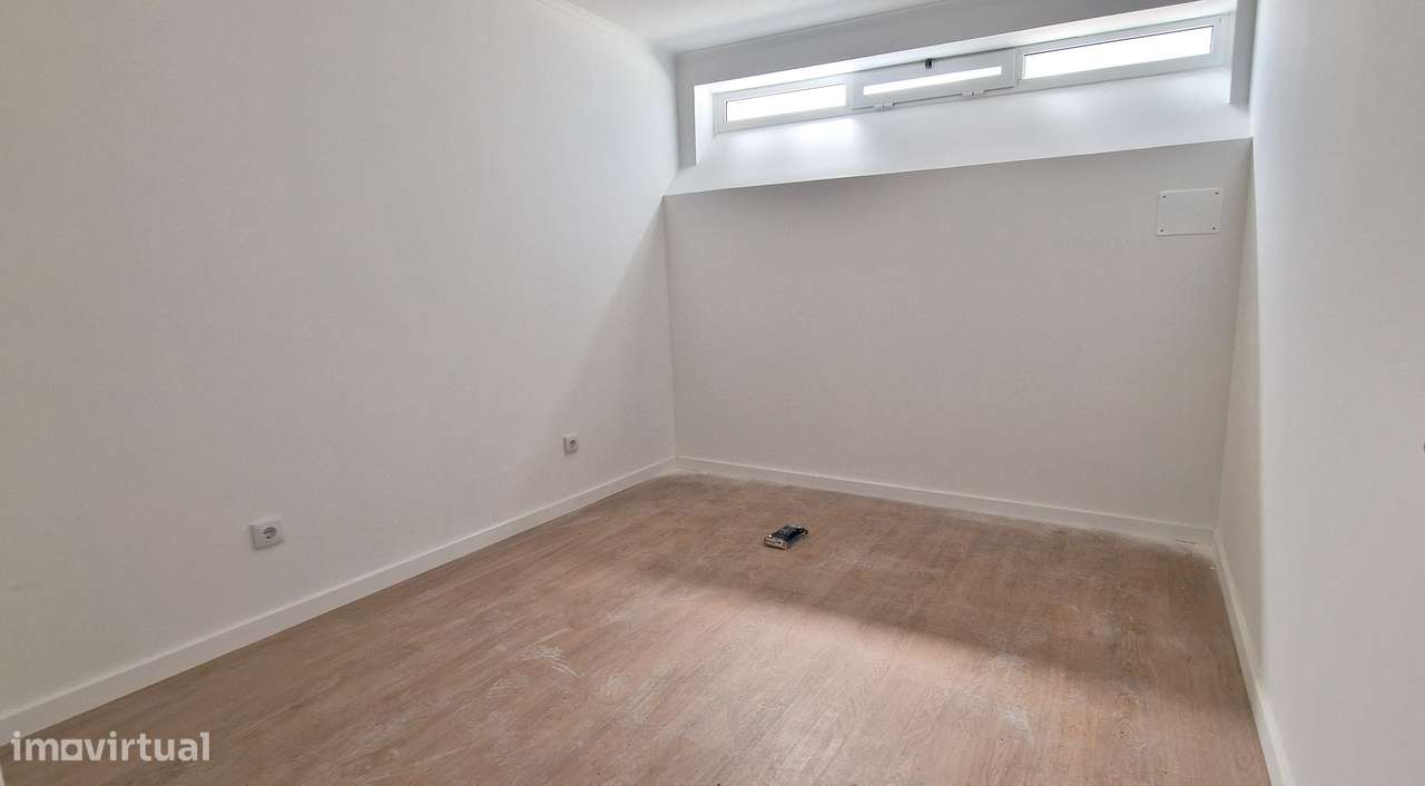 Charmoso T2 Renovado com Terraço O Refúgio Familiar Perfeito com Elegâ-5