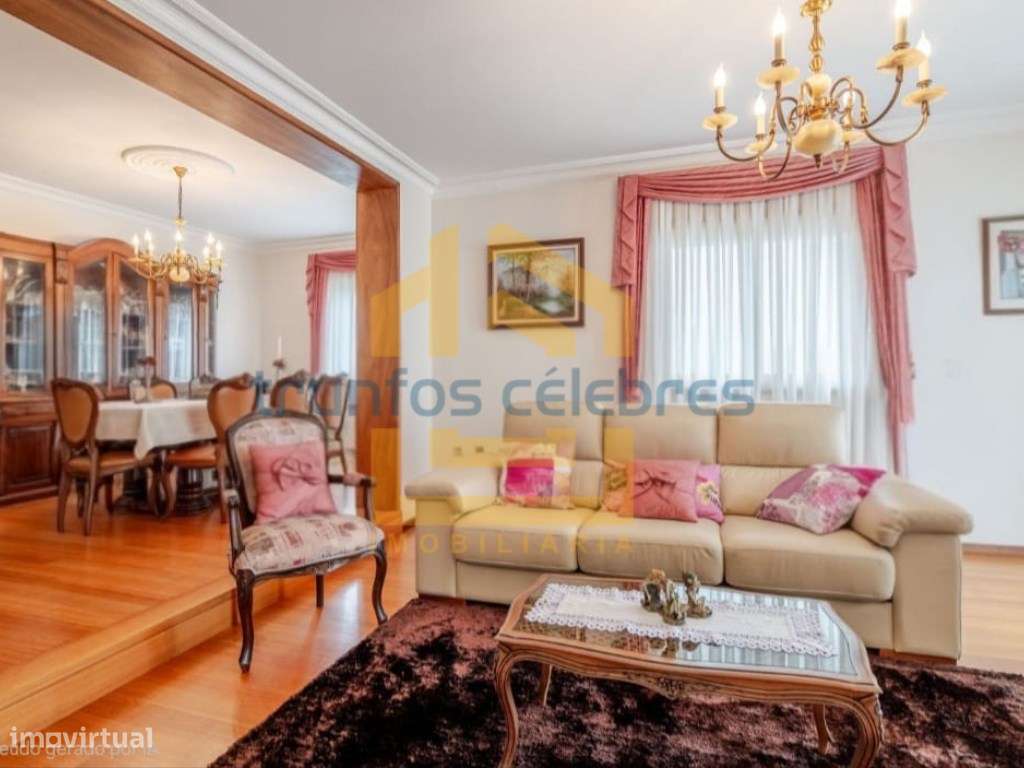 Moradia T4 de 4 Frentes Renovada inserida num lote de 1450m2 | Laún...-5