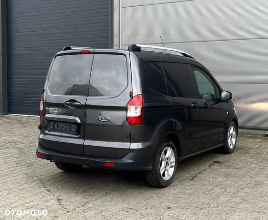 Ford Transit Courier - 4