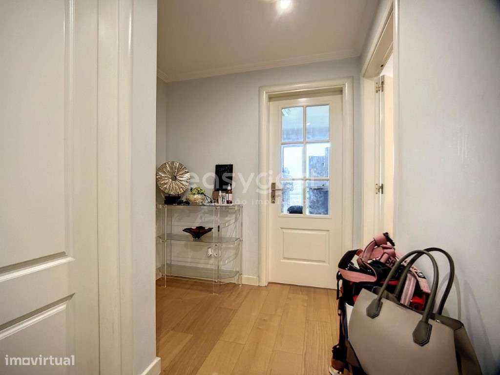 T1 com 118m2 em condomínio privado, garagem, junto ao Teatro da Comuna - Grande imagem: 4/17