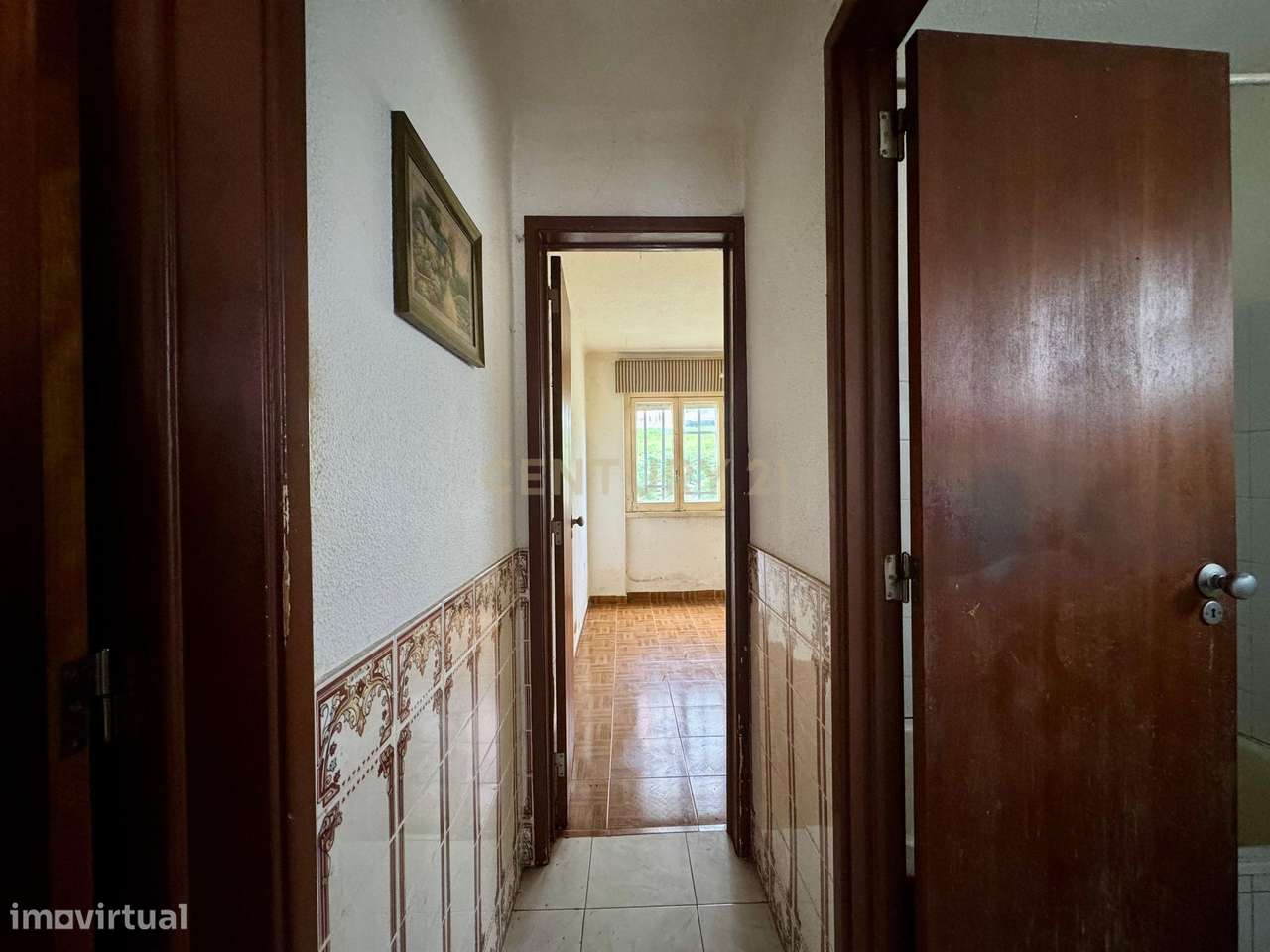 T2 para Remodelação Total | Bairro das Pedralvas – Benfica | Rua 5 - Grande imagem: 4/11