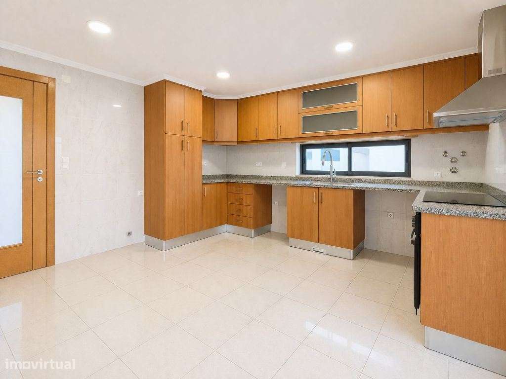 Moradia T5 Moderna no Feijó com 296 m² e Garagem de 100 m²  Confort...-7