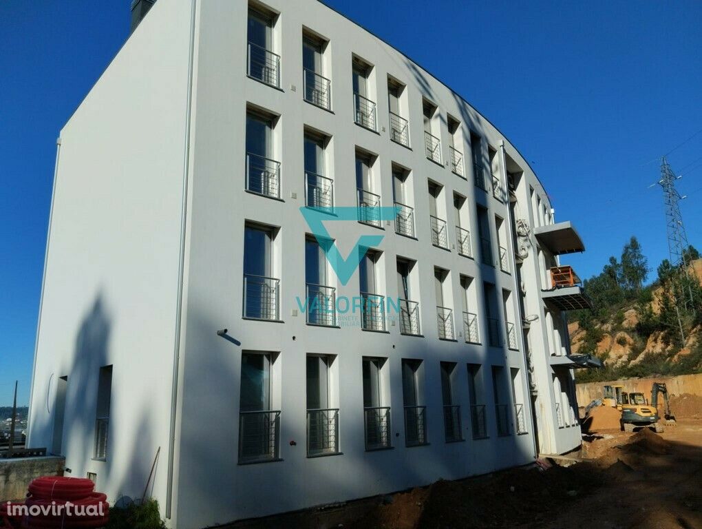 Apartamento T4 NOVO em condomínio fechado com piscina - Pombal