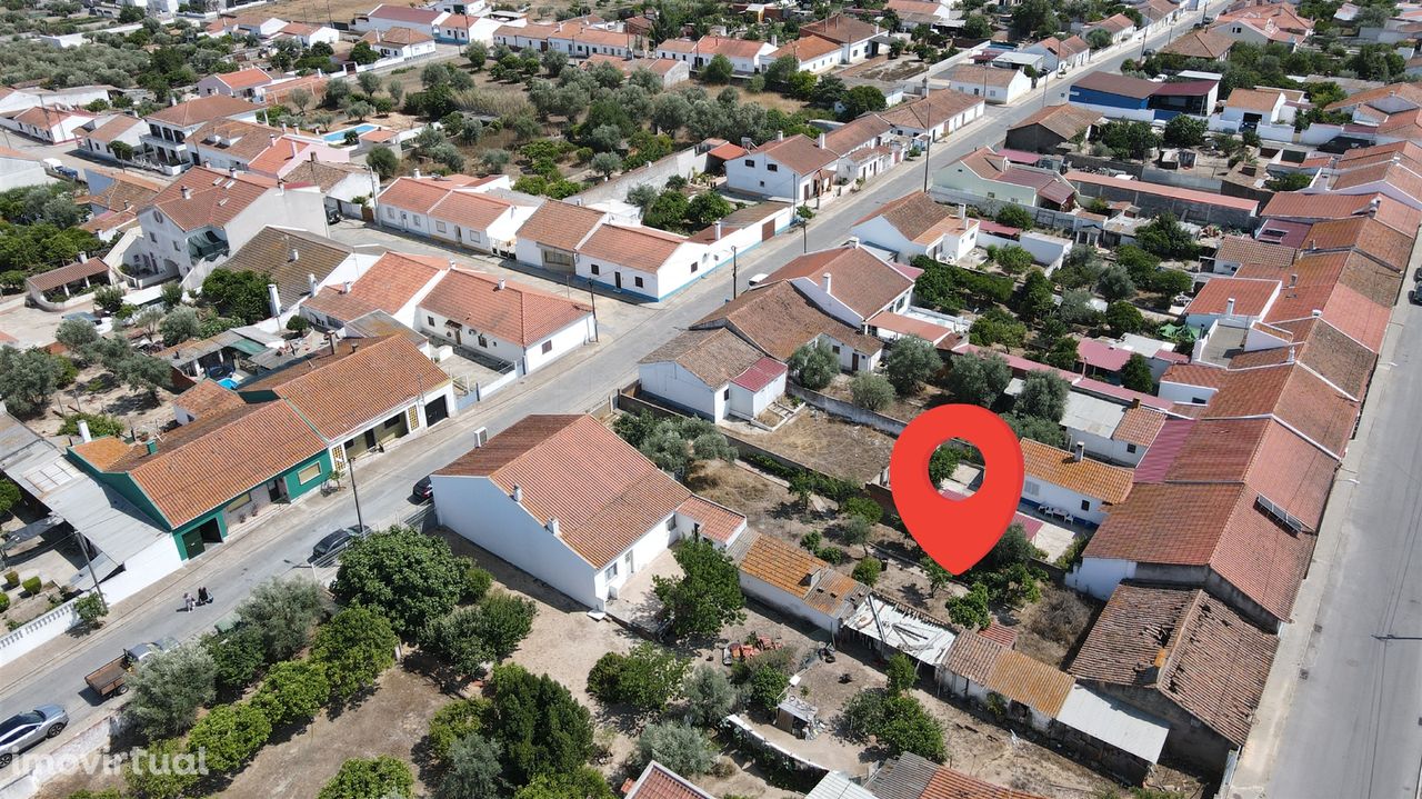 Lote de terreno com ruína