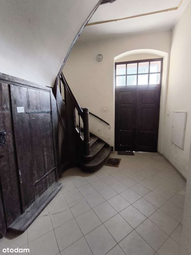 RYNEK Ul. Więzienna 5 !!! Całe piętro w kamienicy !!!-14