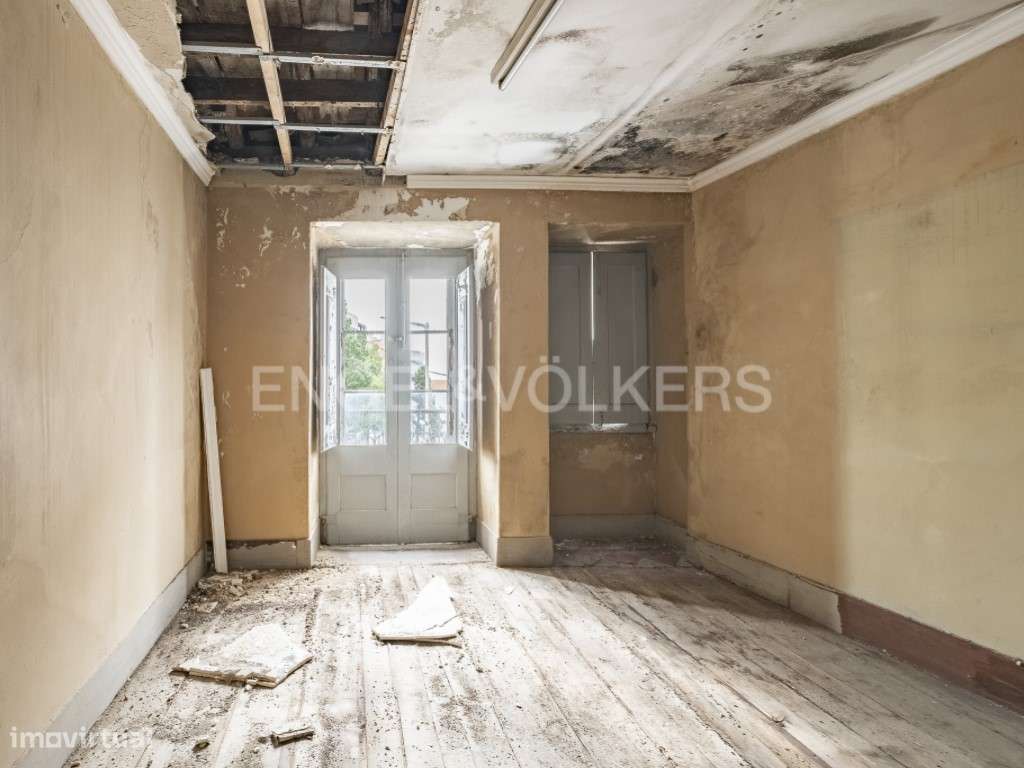 Prédio para Recuperação na zona mais charmosa de Almada - Grande imagem: 4/21