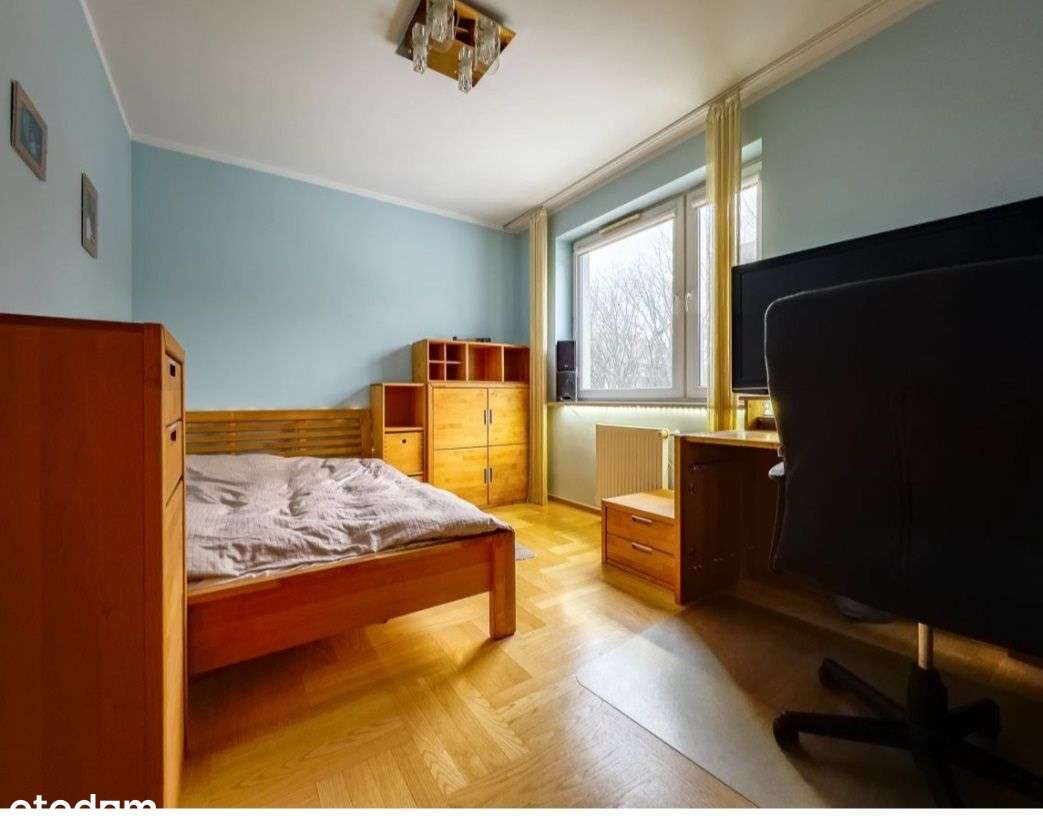 *czechów*2003 rok*3-4 pokojowe*1 pietro*-5