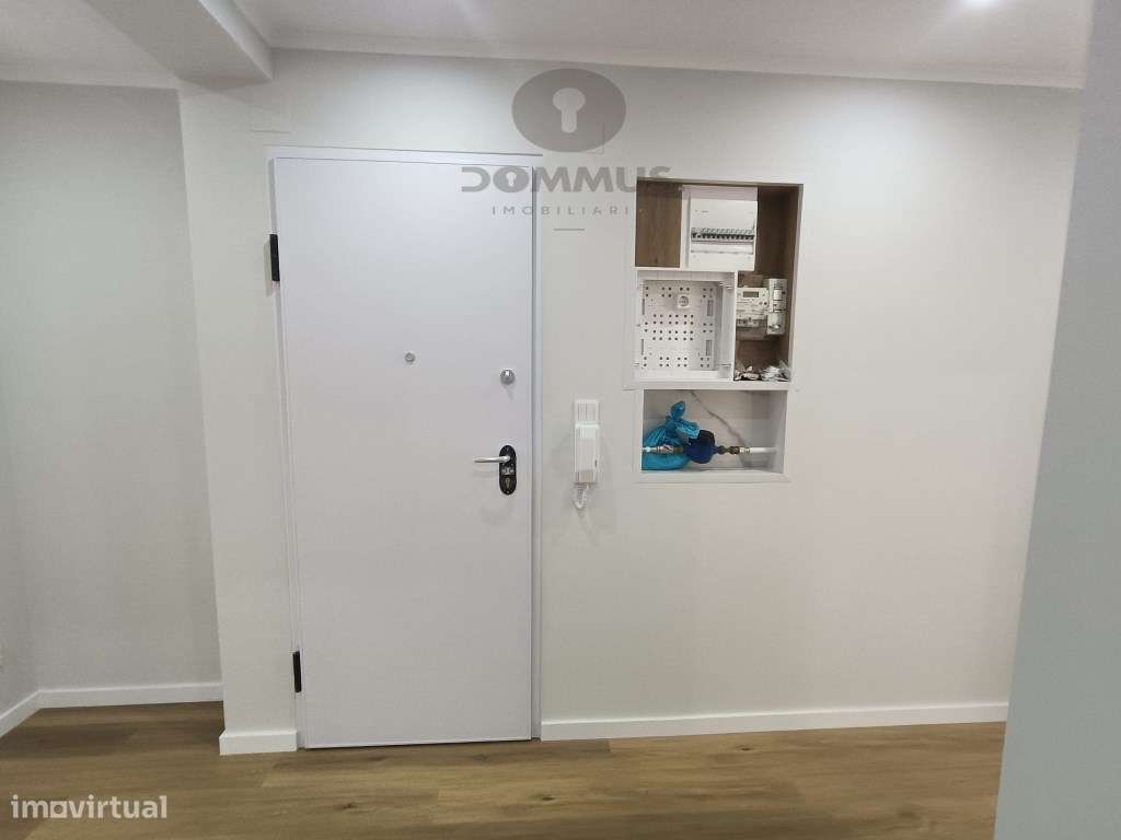 Apartamento T2+1 Renovado na Buraca-20