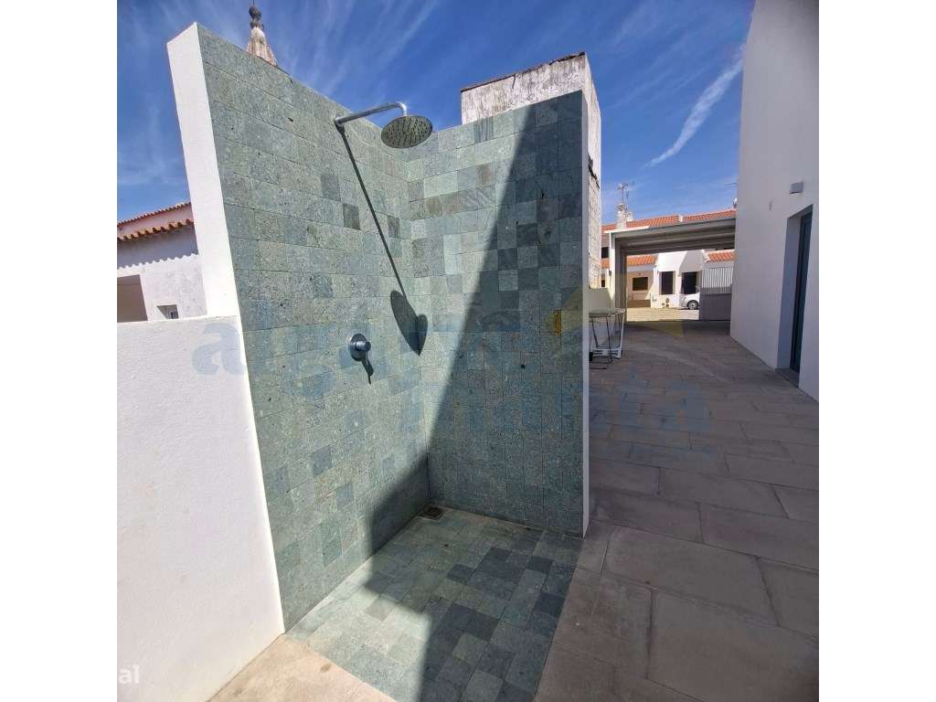 Moradia T3 Geminada com Piscina Privada em Manta Rota-23
