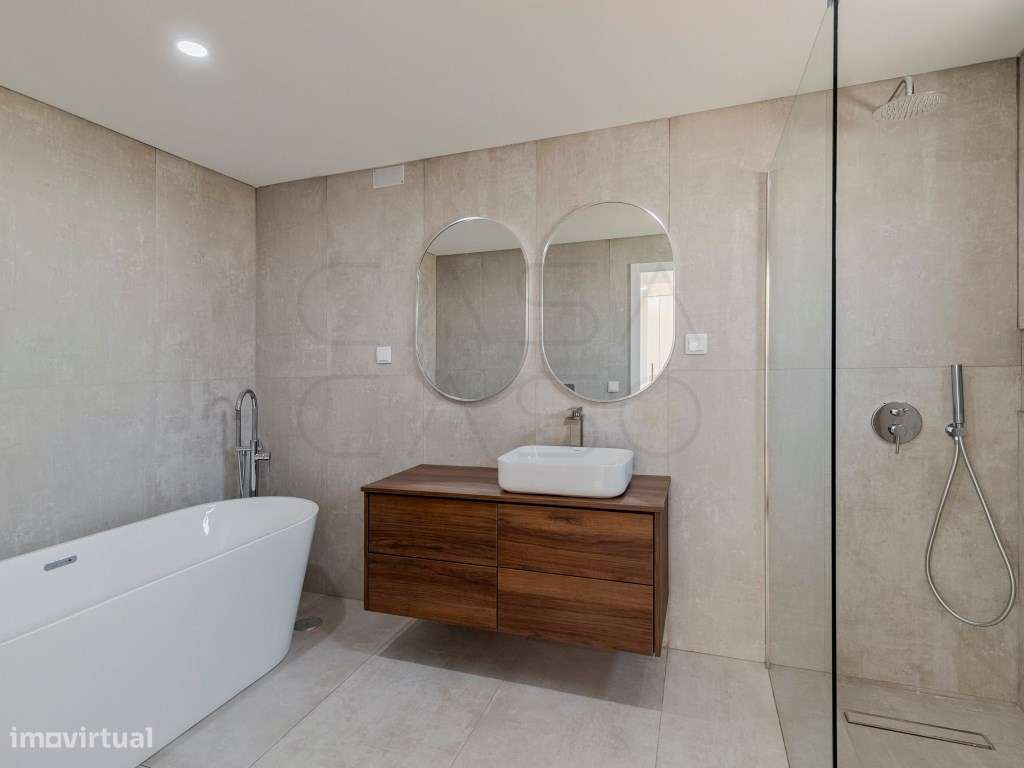 NOVO - Moradia de T4+2 no Bairro da Conceição-26