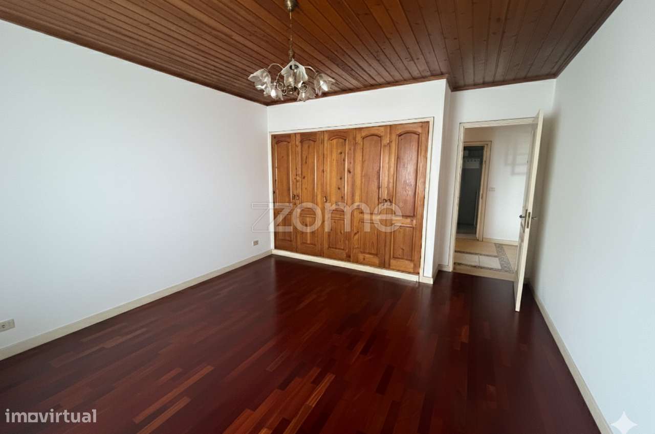 Moradia T4, Armazém e Escritório em Terreno de 2020 m² – Rabo de Pe...-9