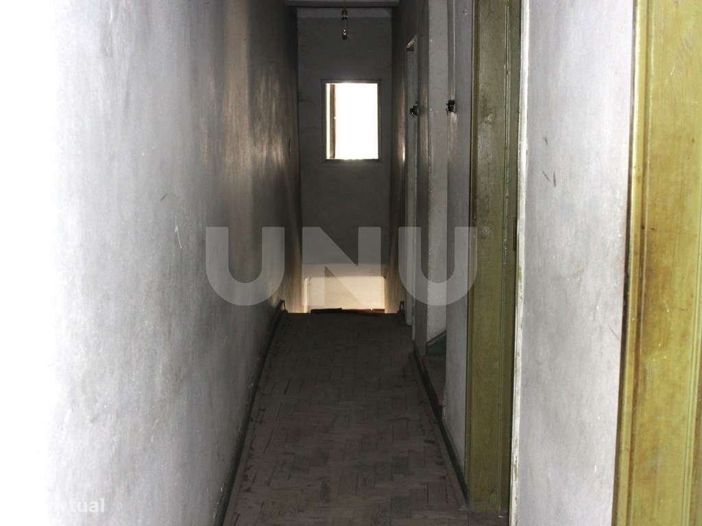 Moradia com Logradouro para Remodelar-12