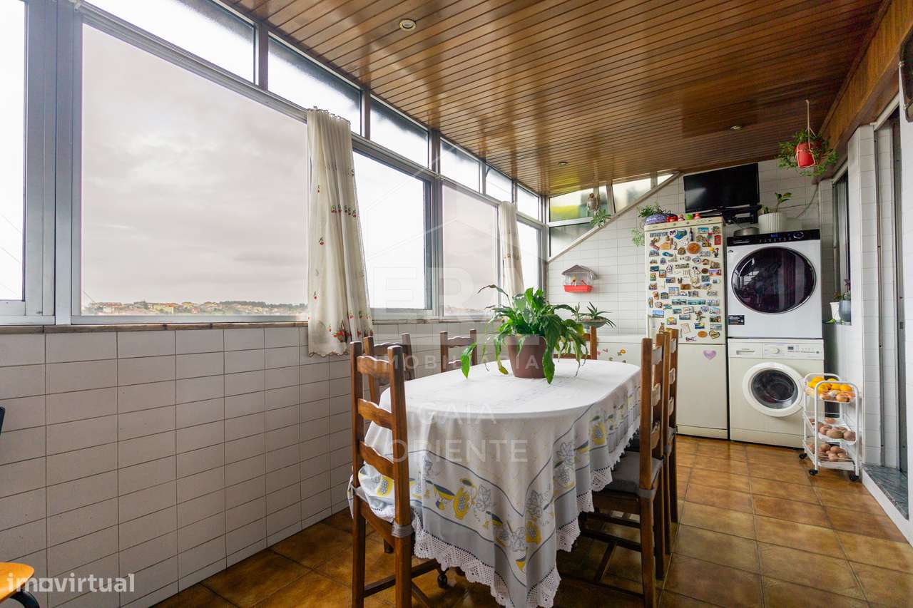 Apartamento T2 com Terraços e Vista Douro-10