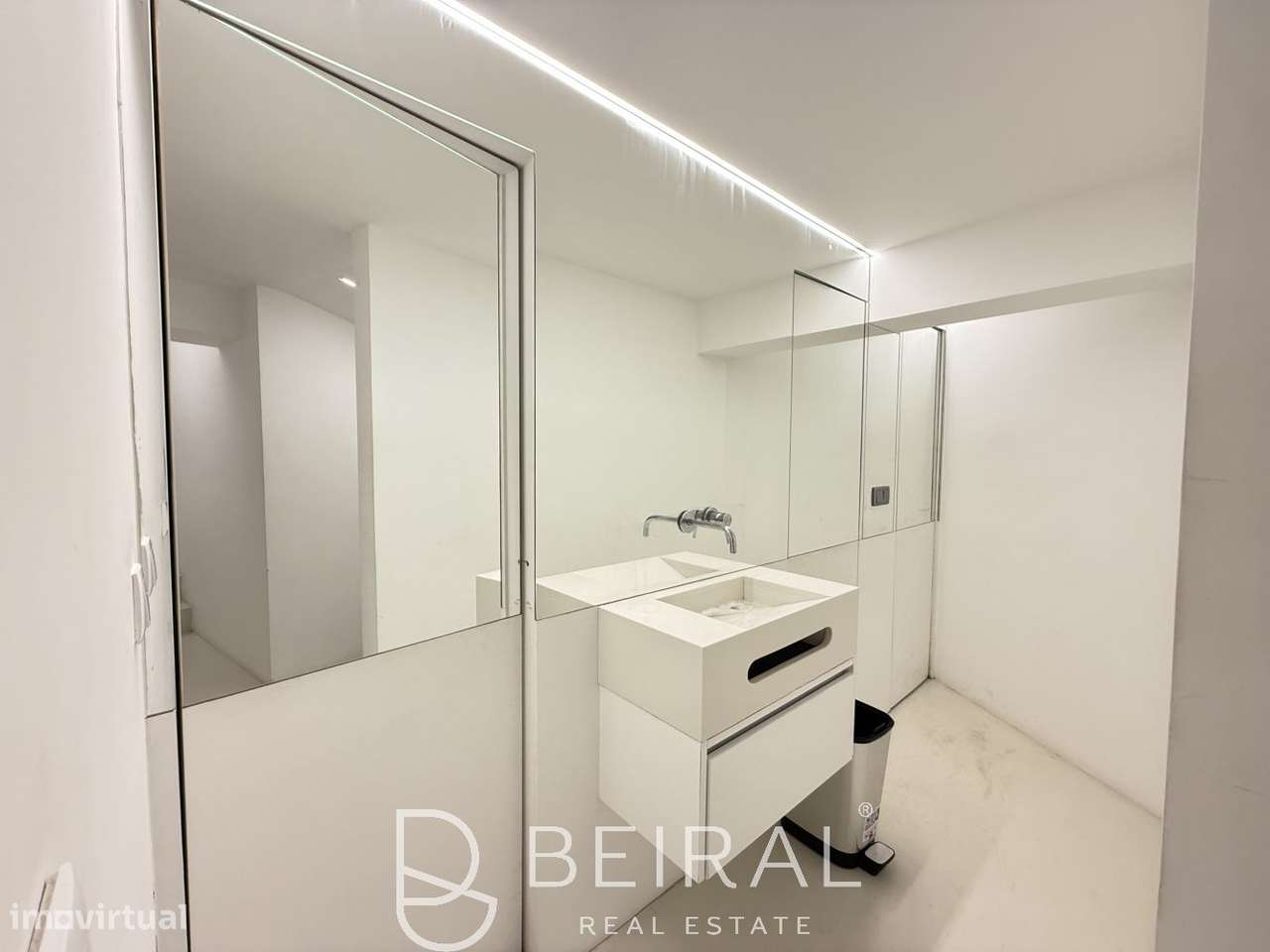 Espaço comercial espaçoso e luminoso no centro de Lisboa-19